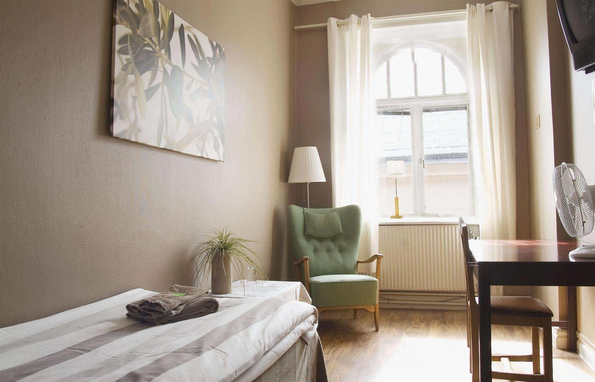 Jaernvaegshotellet Gävle Extérieur photo