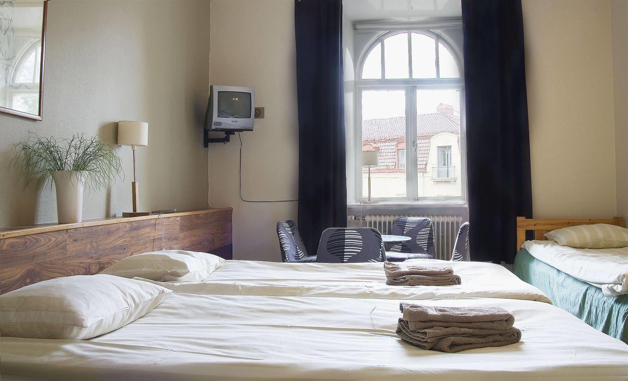Jaernvaegshotellet Gävle Extérieur photo