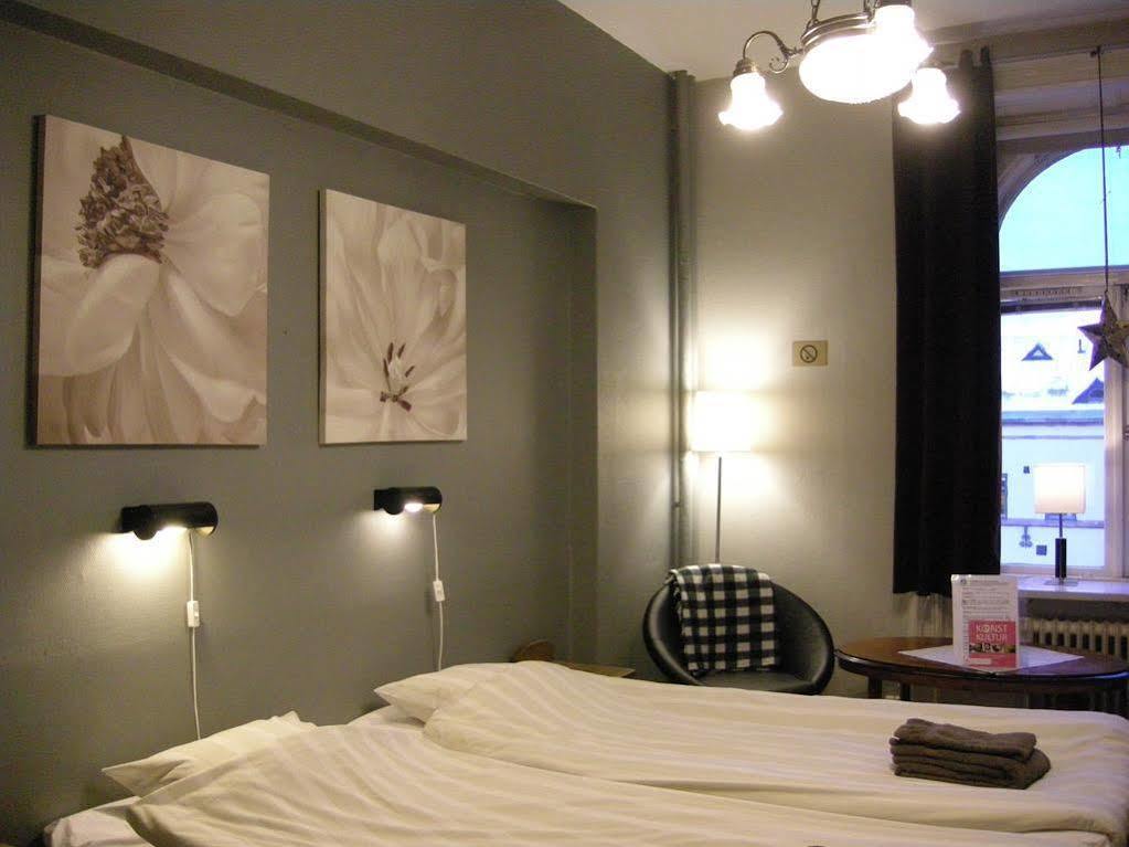 Jaernvaegshotellet Gävle Extérieur photo